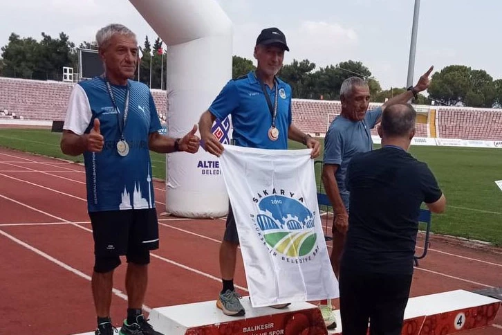 Sakaryalı sporcu altın madalyayla döndü