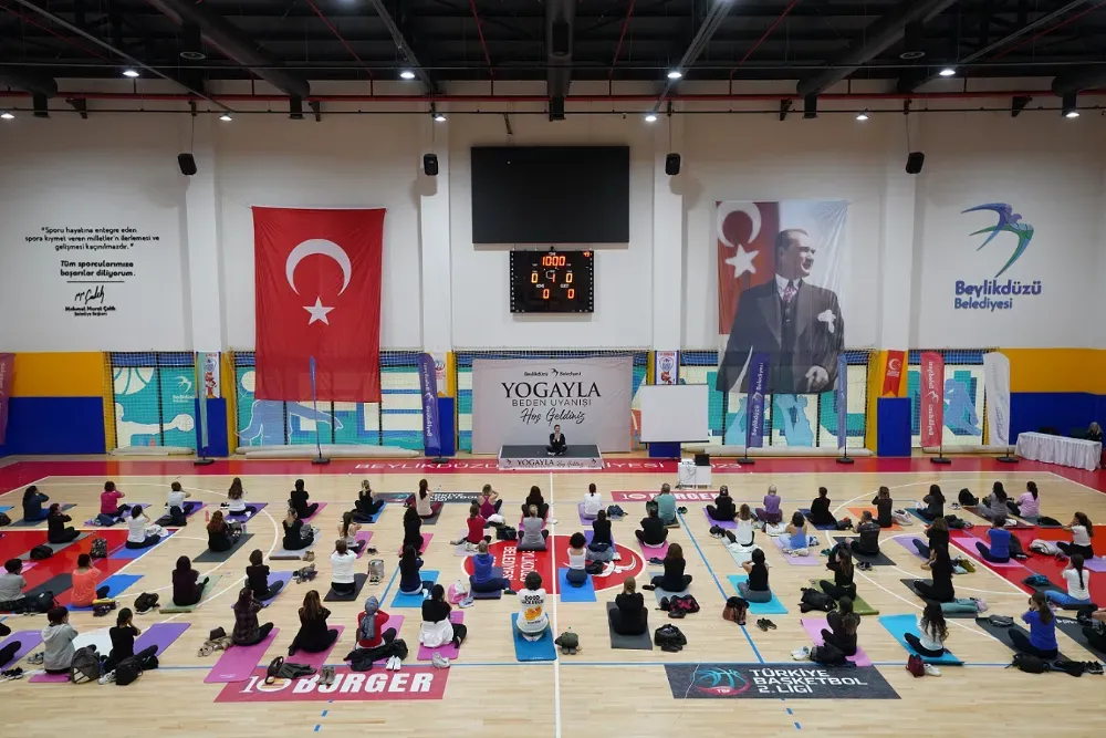 BEYLİKDÜZÜ GÜNE YOGAYLA BAŞLADI