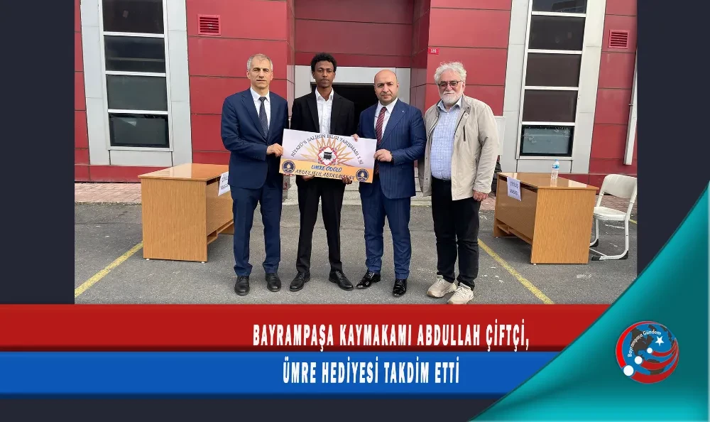 BAYRAMPAŞA KAYMAKAMI ABDULLAH ÇİFTÇİ, ÜMRE HEDİYESİ TAKDİM ETTİ