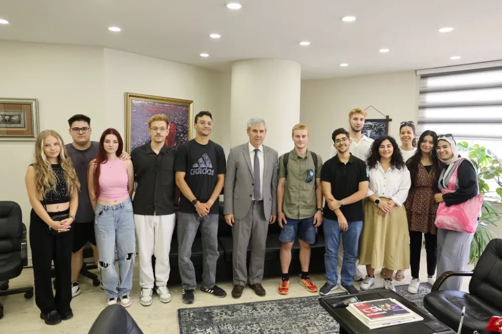 ULUSLARARASI ÖĞRENCİLER BAYRAMPAŞA BELEDİYESİNİ ZİYARET ETTİ