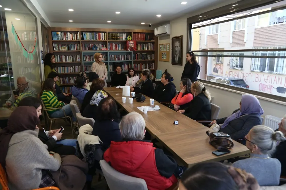 EMEKLİLER LOKALİ’NDE “YAŞ ALAN KADINLAR, GÜÇLÜ HİKÂYELER” SEMİNERİ