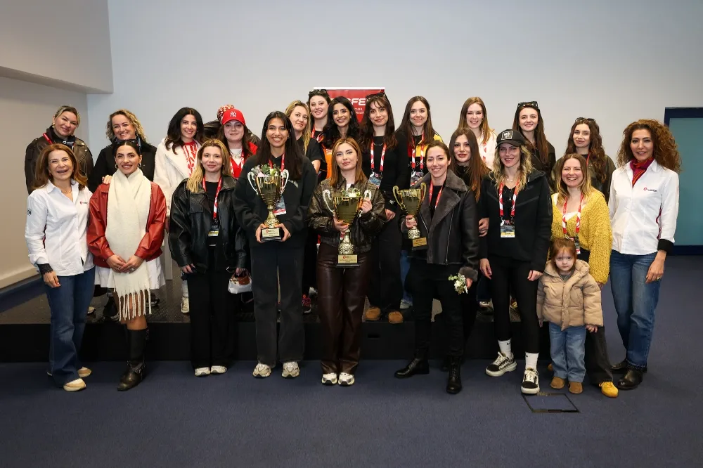 Kadın Sürücüler İstanbul Park'ta Buluştu  Türkiye Otomobil Sporları Federasyonu, 8 Mart Dünya Kadınlar Günü kapsamında otomobil sporlarında kadın farkındalığını artırmak amacıyla Kadınlar Slalom Etkinliği düzenledi.  TESLA destekl