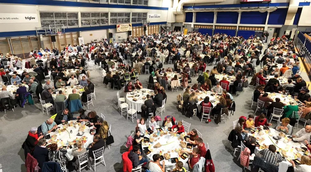 BAYRAMPAŞA’DAN BALKANLAR’A KARDEŞLİK İFTARLARI