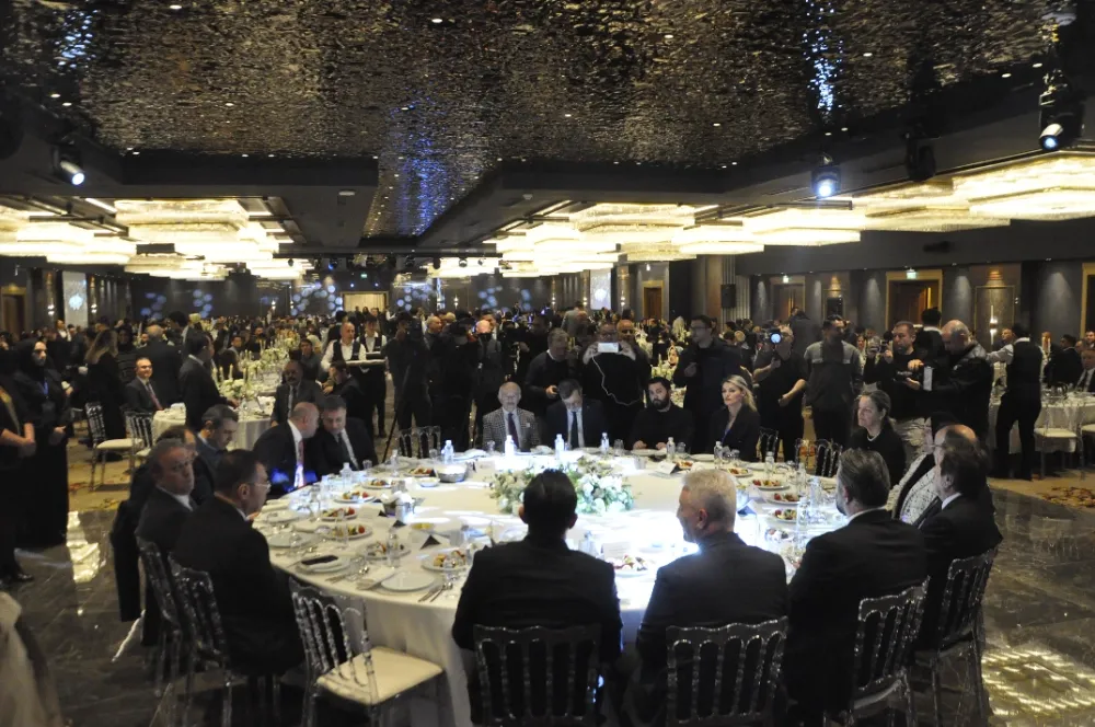 SİYASET, İŞ VE AKADEMİ DÜNYASININ BULUŞTUĞU İFTAR