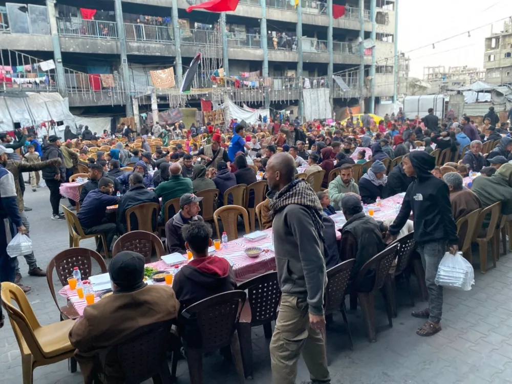 ESENLER’DEN GAZZE’YE 10 BİN KİŞİLİK İFTAR SOFRASI