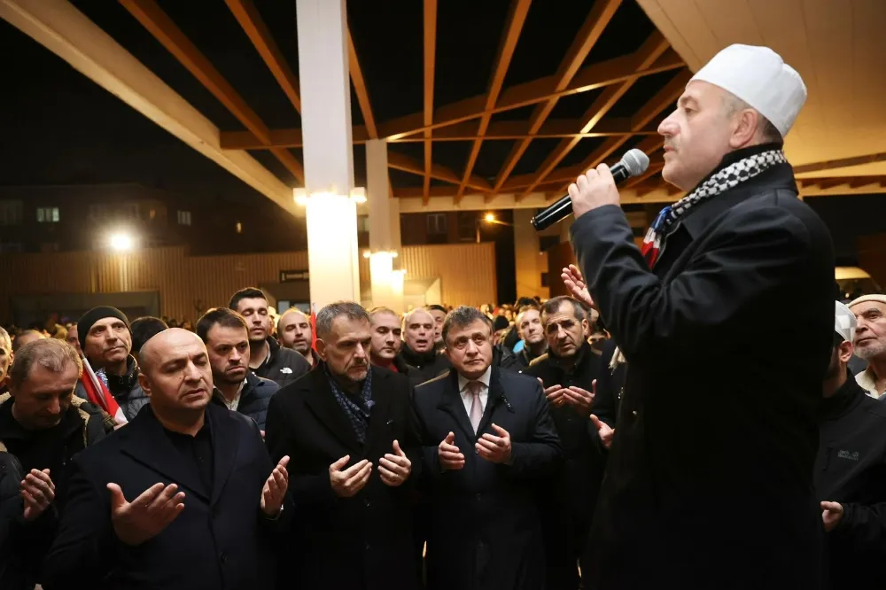 BAYRAMPAŞA’DA KARDEŞLİK VE KADİR GECESİ YÜRÜYÜŞÜ